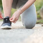 بهترین کفش پیاده‌ روی برای کمر درد