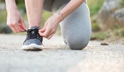 بهترین کفش پیاده‌ روی برای کمر درد